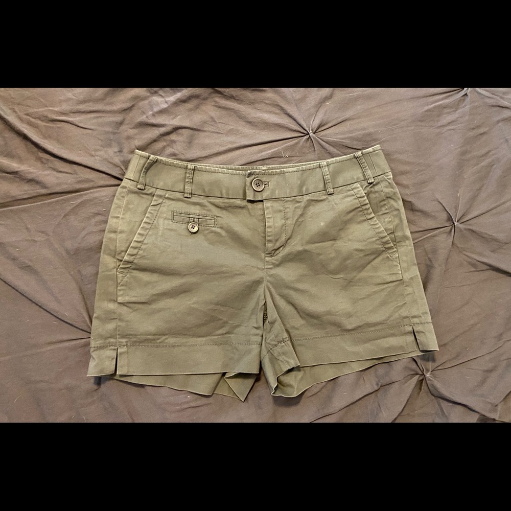 Banana Republic green shorts with stretch